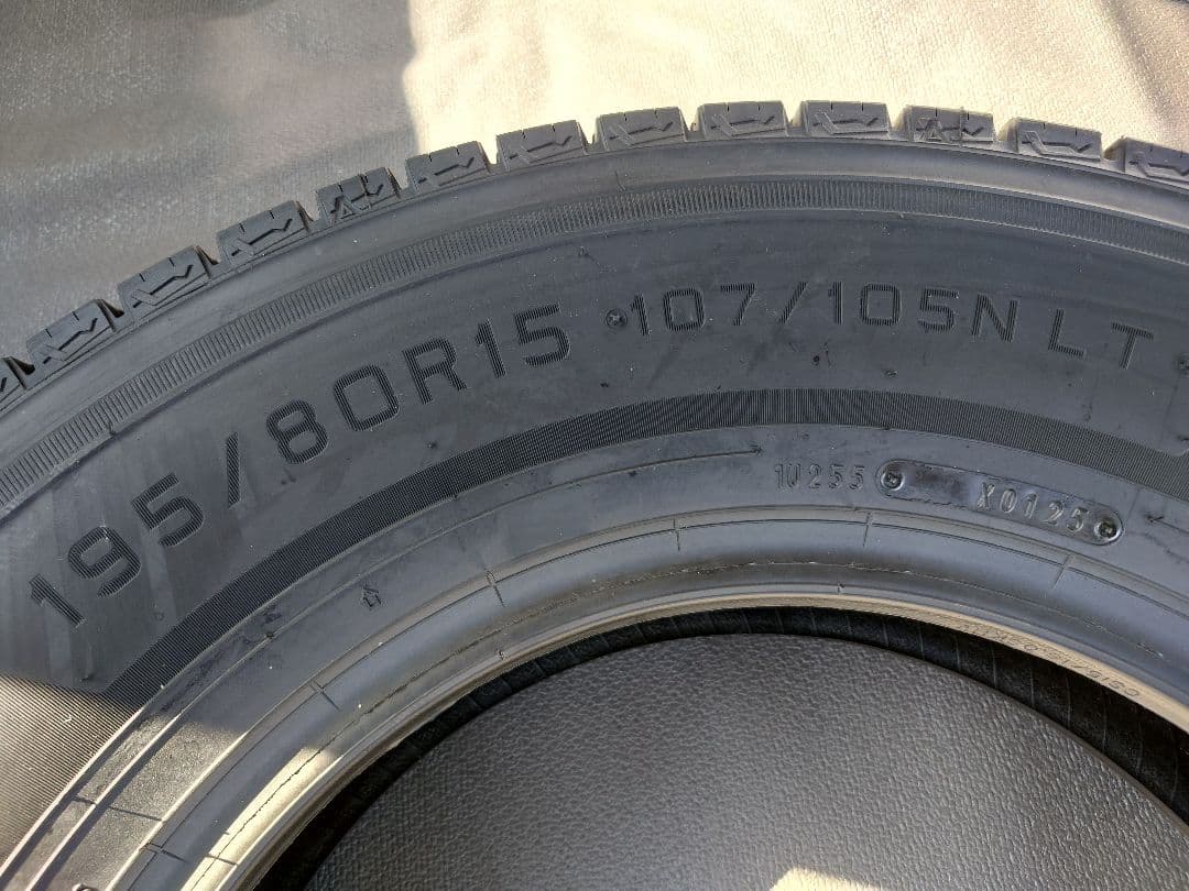 DUNLOP WINTER MAXX 195/80R15スタッドレスタイヤ2本①