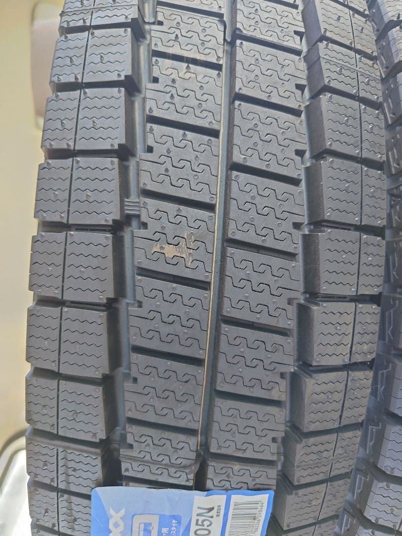 DUNLOP WINTER MAXX 195/80R15スタッドレスタイヤ2本①