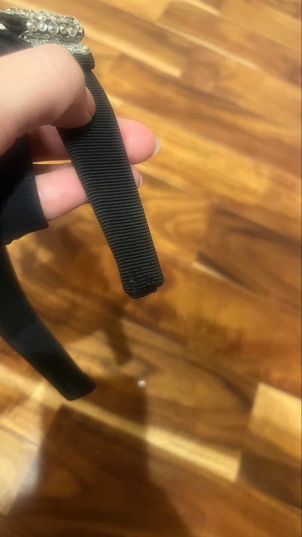 正規品　 フェラガモストーン付き黒カチューシャ