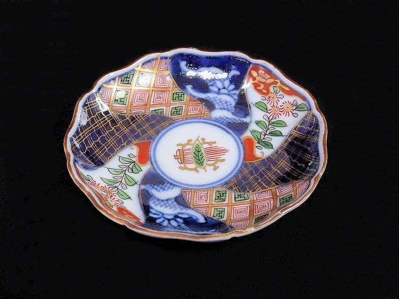 大聖寺伊万里　染錦　捻り紋　払子に芭蕉葉の図　豆皿　B053S-fbbl
