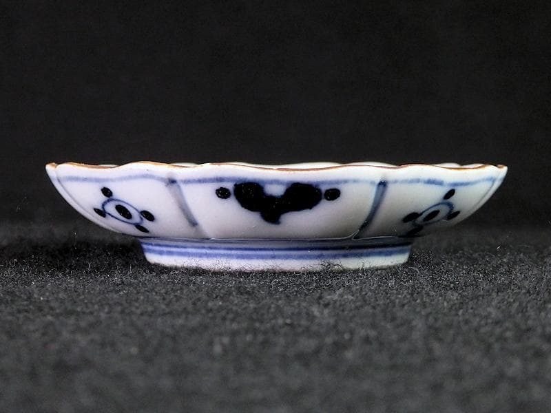 大聖寺伊万里　染錦　捻り紋　払子に芭蕉葉の図　豆皿　B053S-fbbl