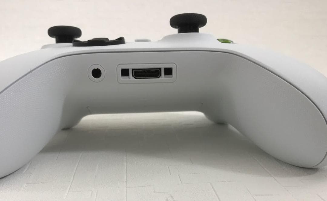 【未使用】Xbox ワイヤレス コントローラー (ロボット ホワイト)