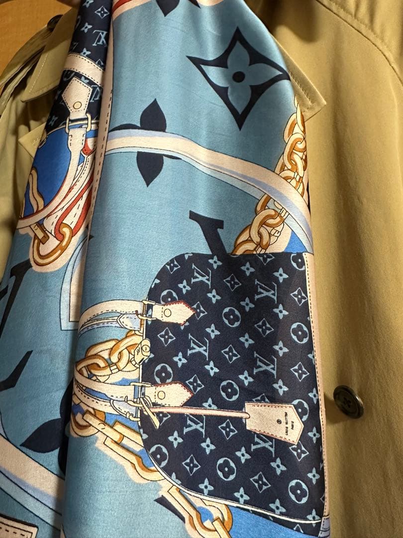 LOUIS VUITTON シルク100%スカーフ