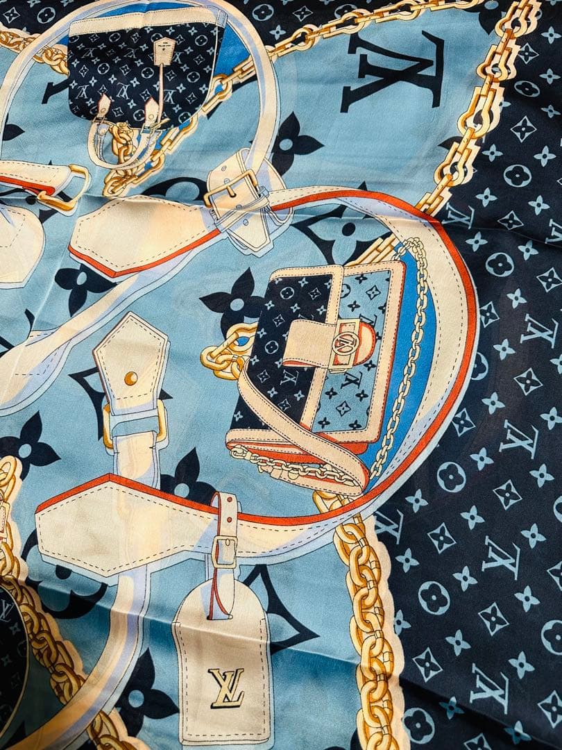 LOUIS VUITTON シルク100%スカーフ