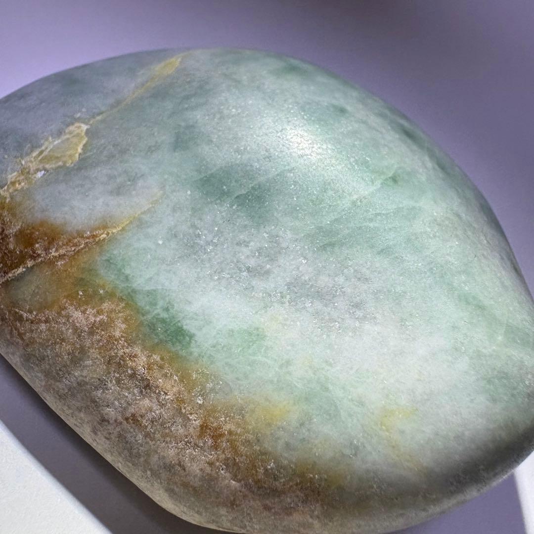 糸魚川　翡翠　ヒスイ　海石　約110g