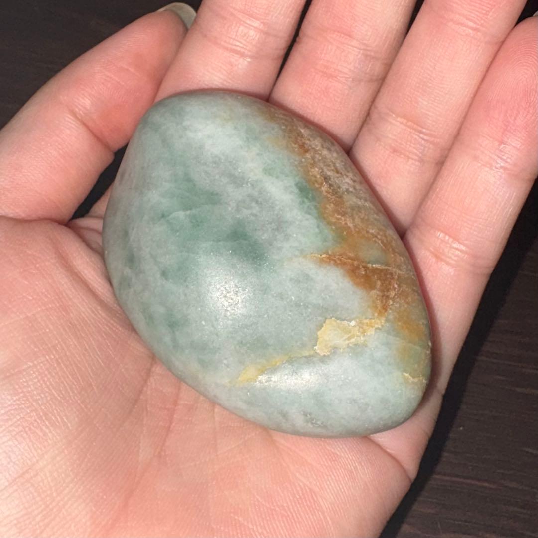 糸魚川　翡翠　ヒスイ　海石　約110g