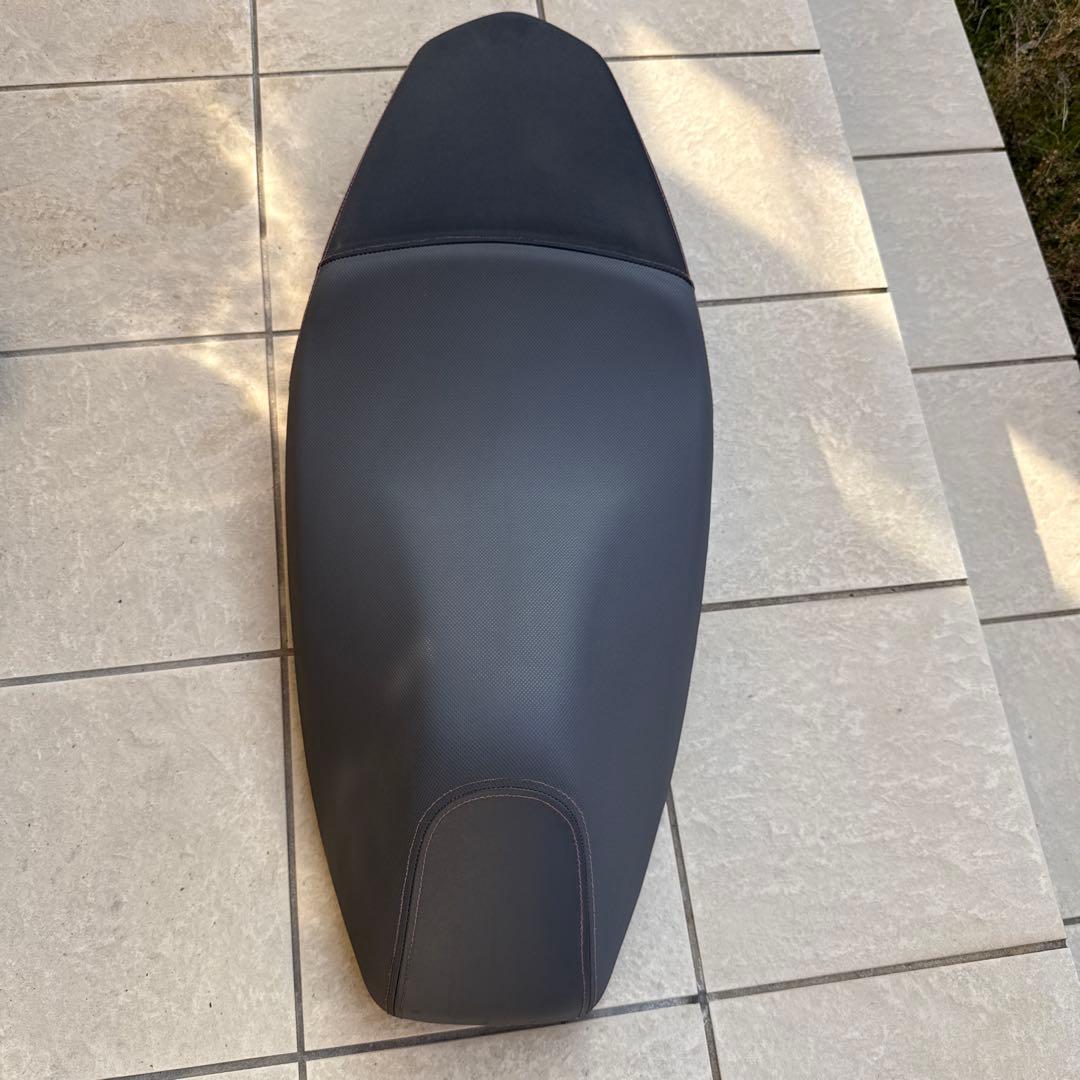 PCX JF56 KF18 純正シートツートン　77200-K8500キロ使用