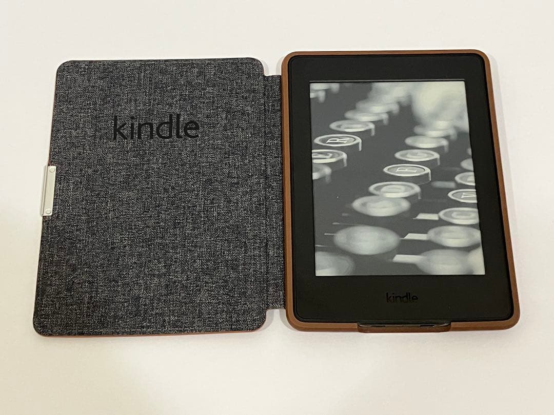 Kindle Paperwhite 本体 カバー付き