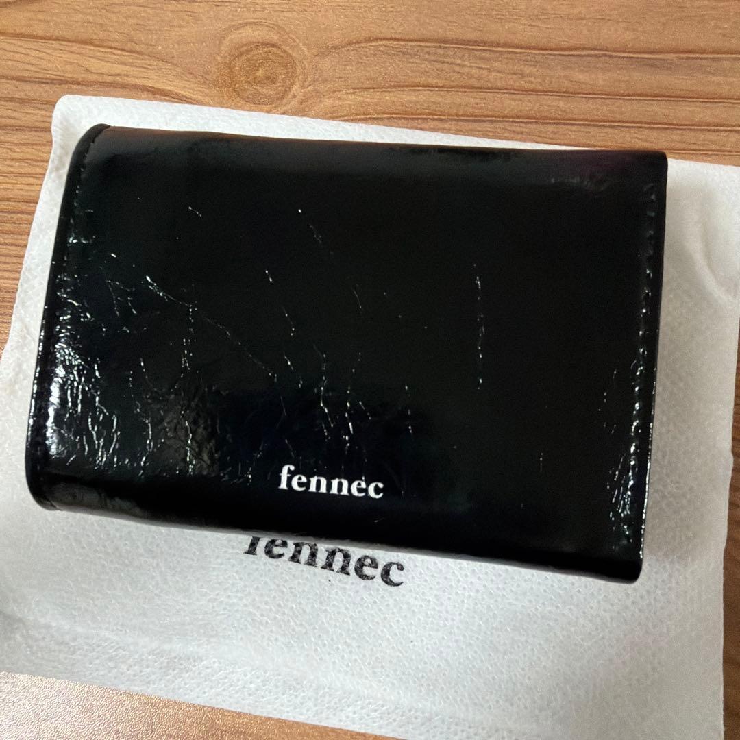 fennec 黒 三つ折り財布 メタルプレート付き