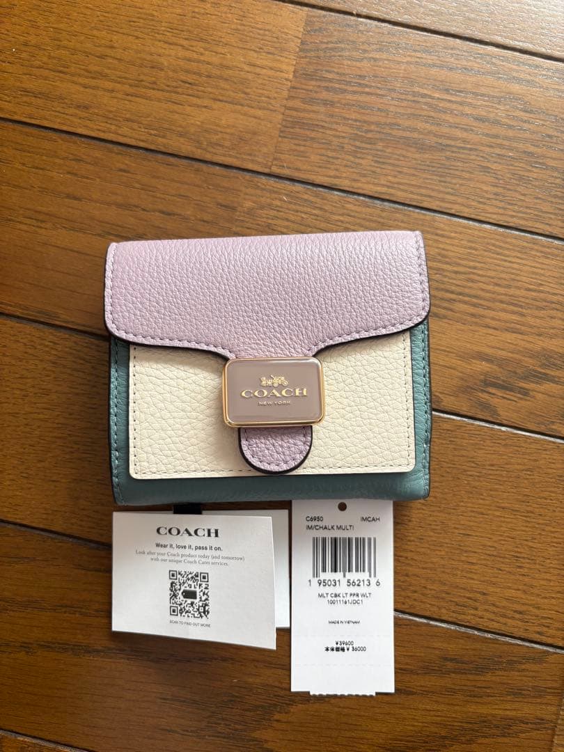コーチ二つ折り財布　新品未使用