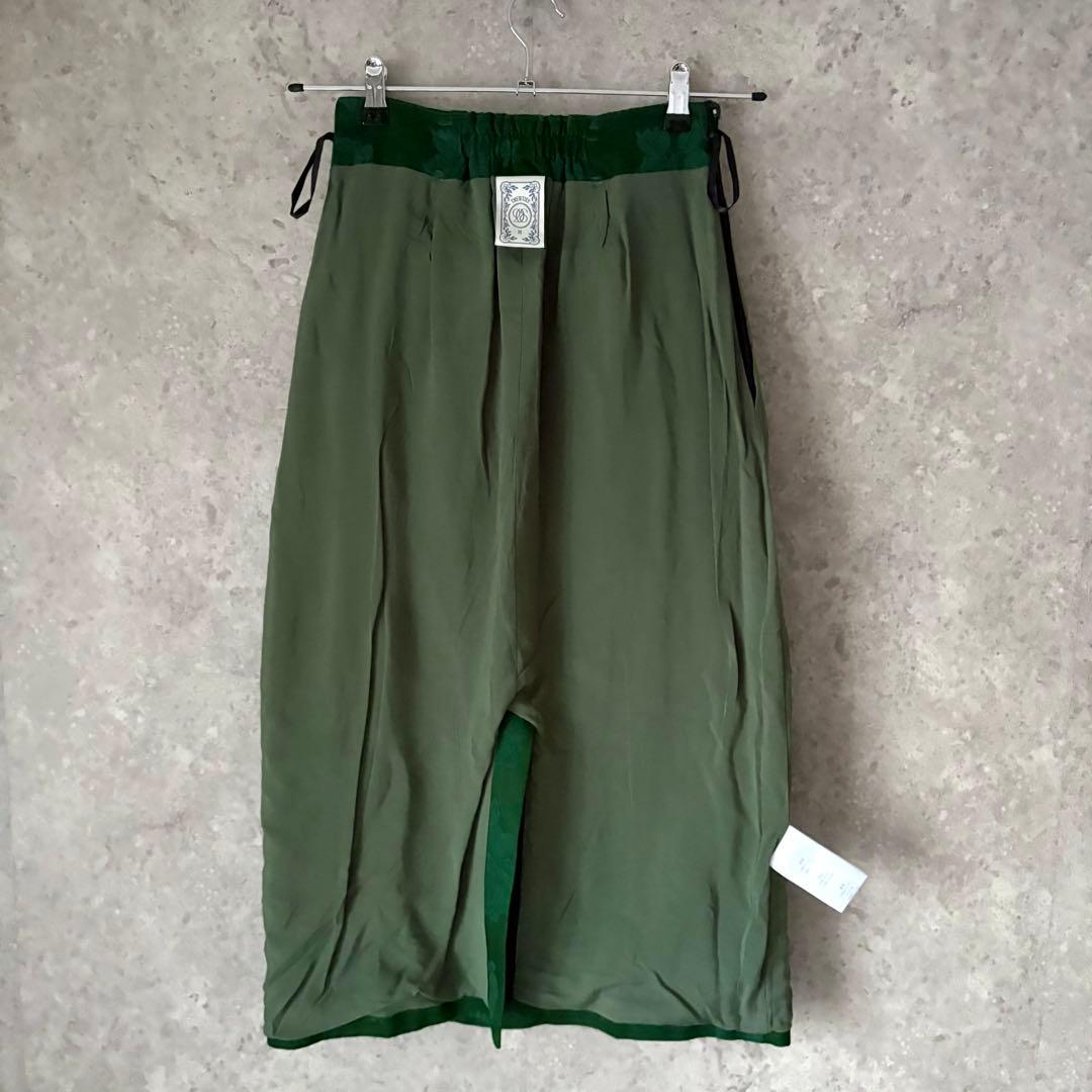 tnewties 貴妃椅に身を沈めて グリーン　スカート　M