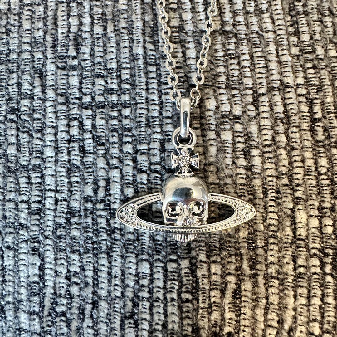 Vivienne Westwood スカルオーブペンダント