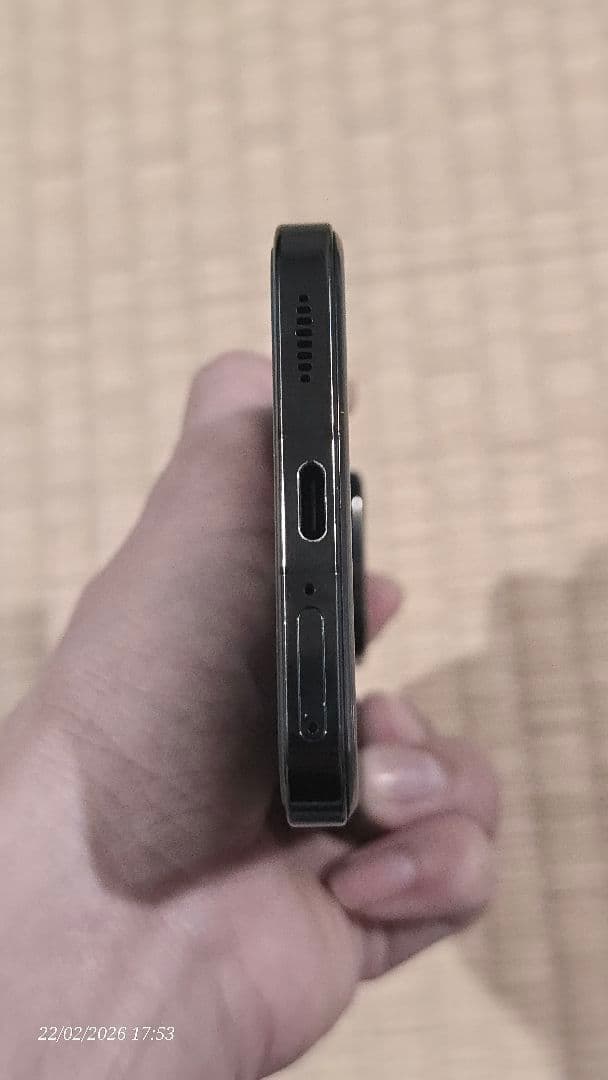 Xiaomi 13 本体 + 耐衝撃ケース