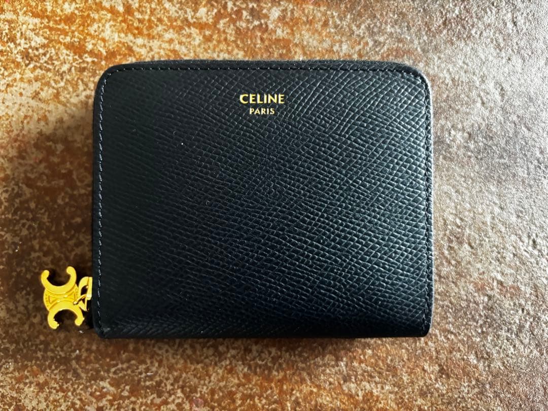 【ほぼ新品】セリーヌ スモール ジップウォレット トリオンフチャーム