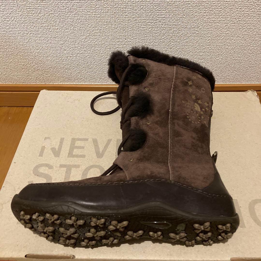 THE NORTH FACE ABBY III ブラウンファー付きスエードブーツ