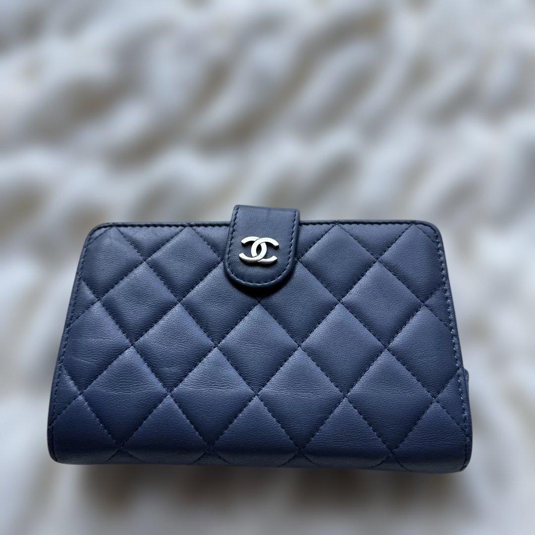 CHANEL ダークブルー 二つ折り財布