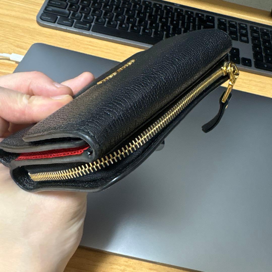 miu miu 三つ折り財布 黒