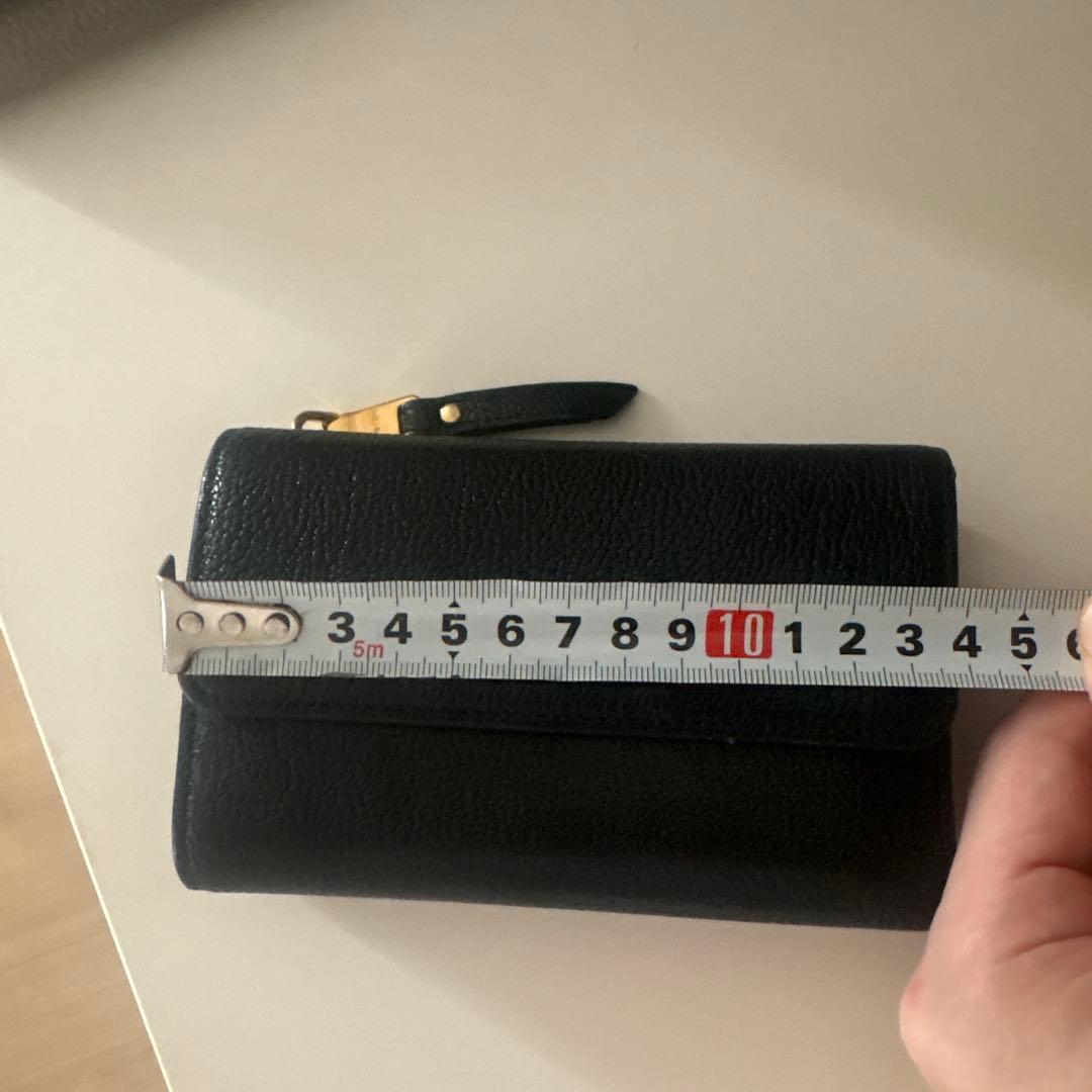 miu miu 三つ折り財布 黒