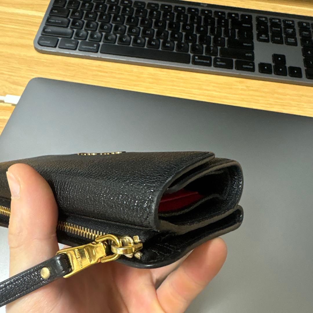 miu miu 三つ折り財布 黒