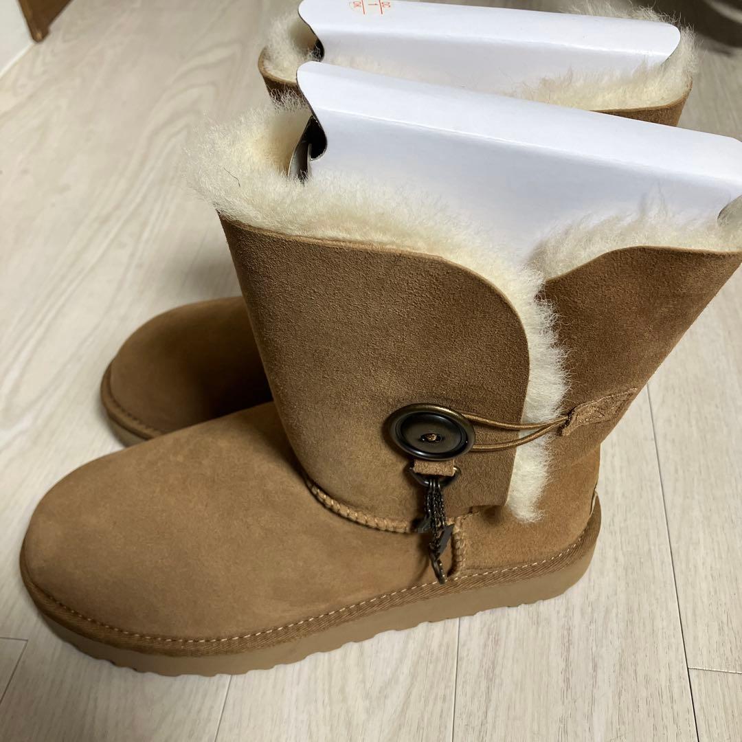週末最終値下げ！売り切り！新品未使用！UGGのブーツ　24 cm 箱つき