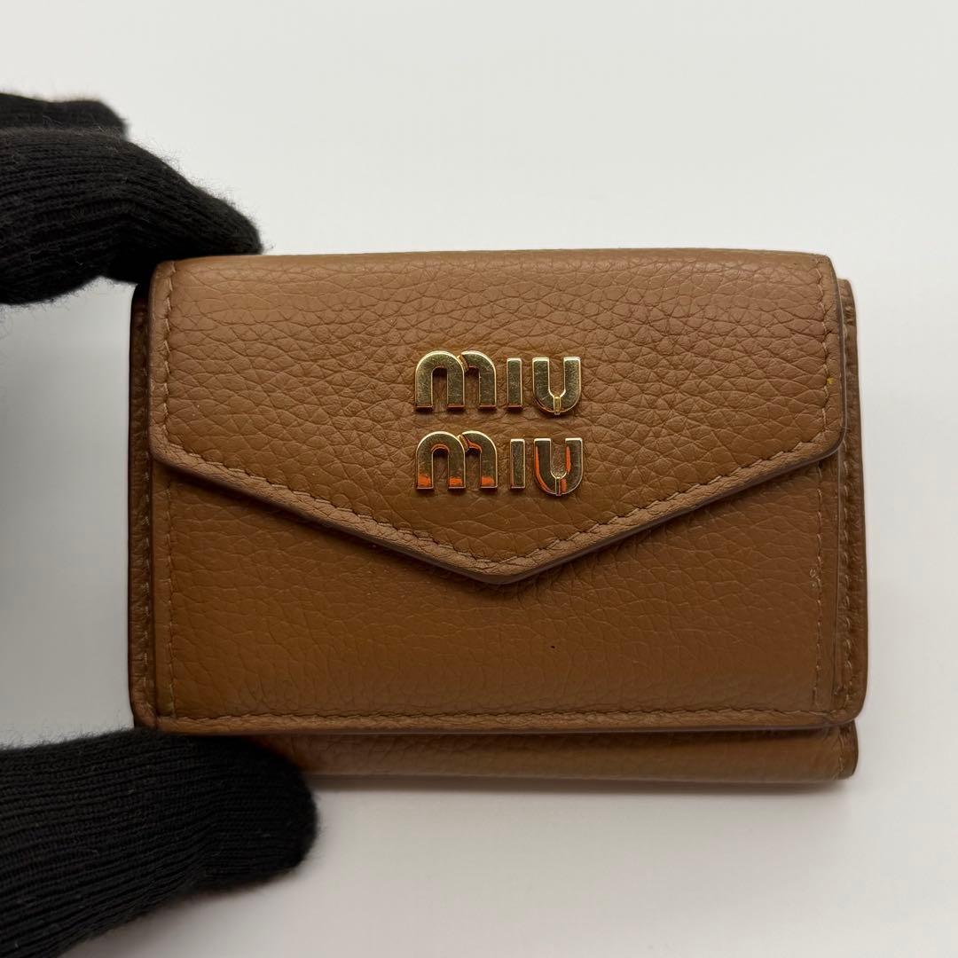 RFID搭載　近年モデル miumiu ミュウミュウ　ヴィッテロダイノレザー　茶