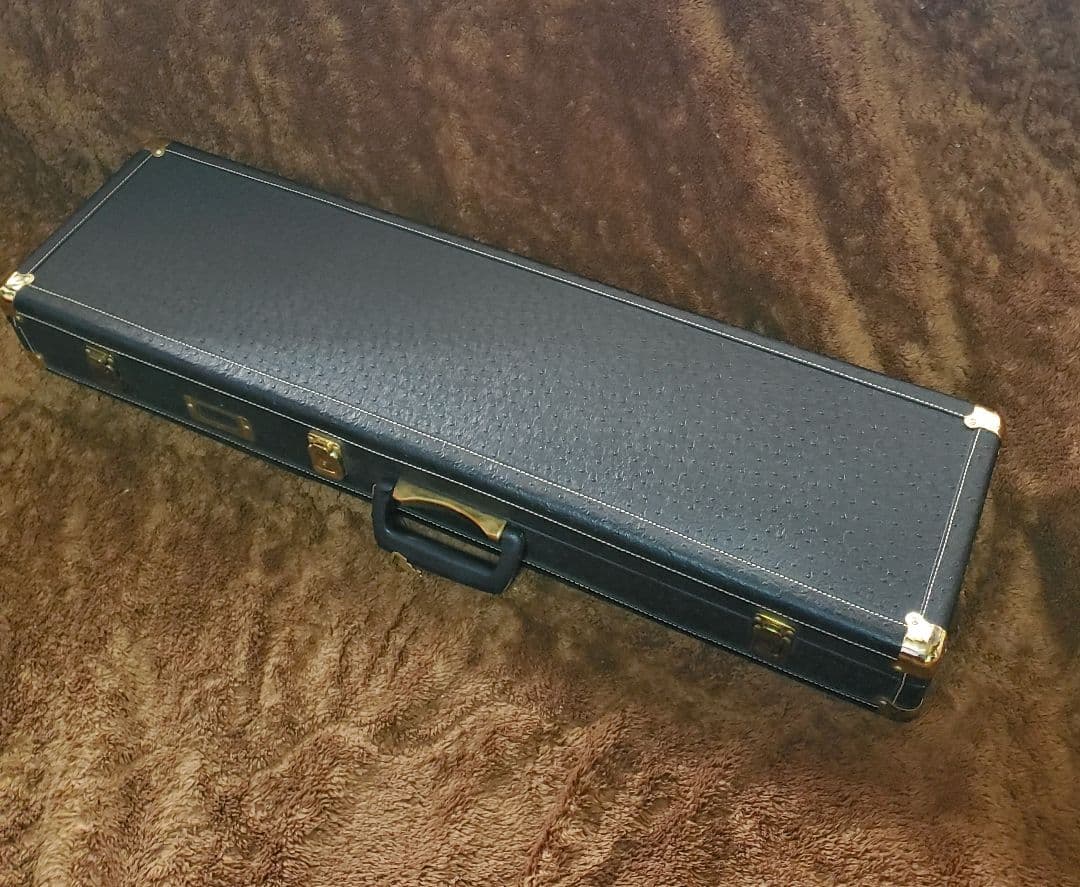 三線 蛇皮 強化張り 真壁型 オーストリッチハードケース 鍵付 黒塗り 沖縄