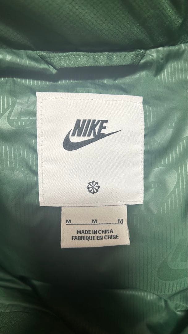 Nike ダウンベスト　ダークグリーン