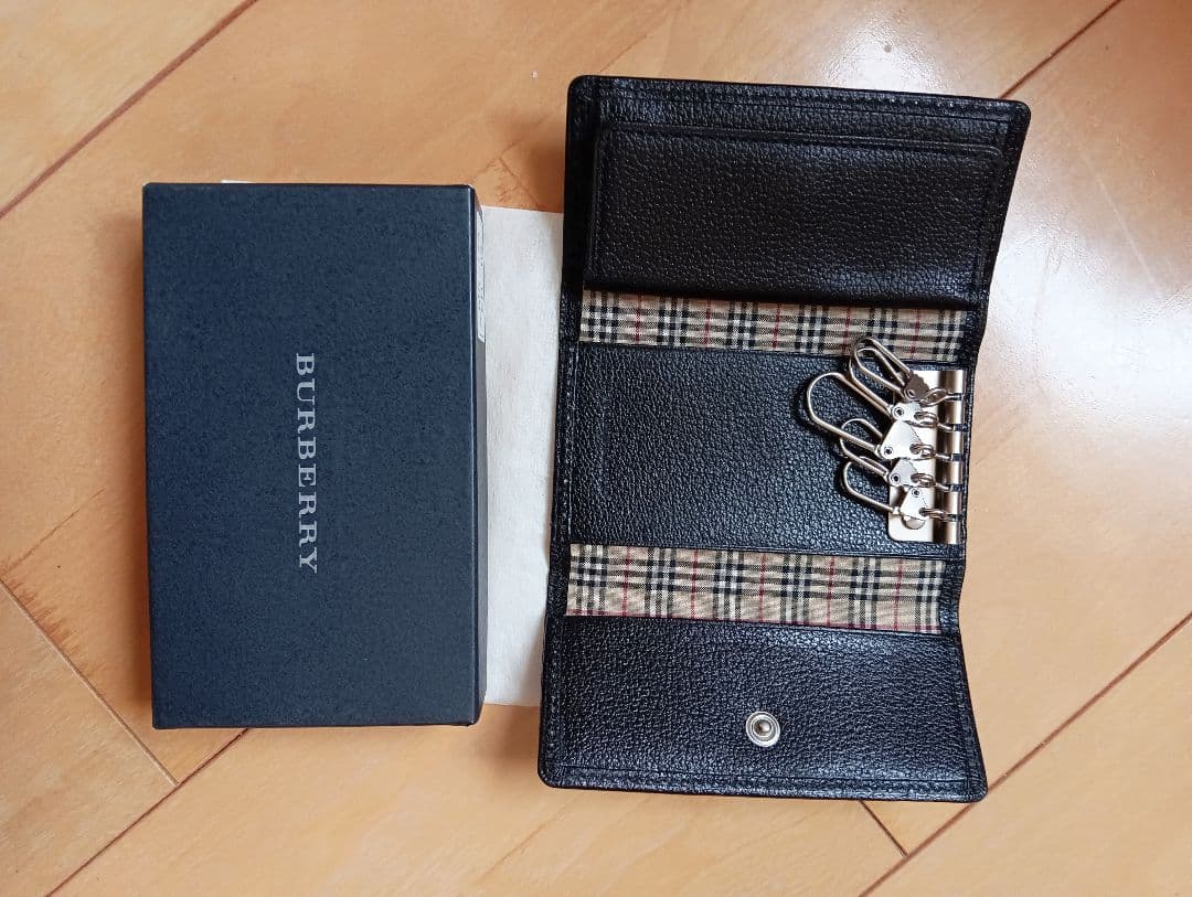 BURBERRY ブラックレザー キーケース
