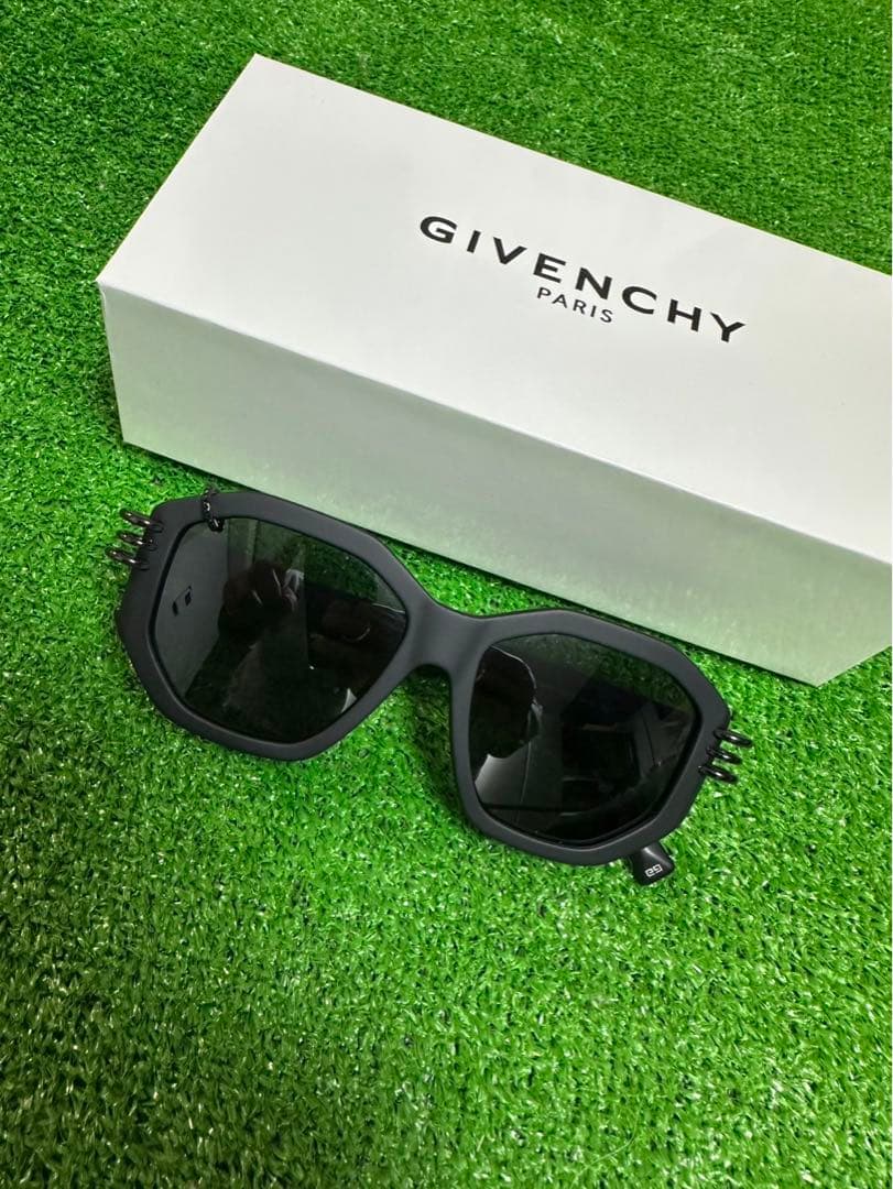 ジバンシー GIVENCHY ブラック サングラス ケース付き