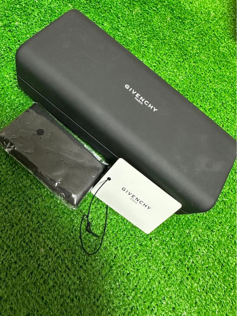 ジバンシー GIVENCHY ブラック サングラス ケース付き