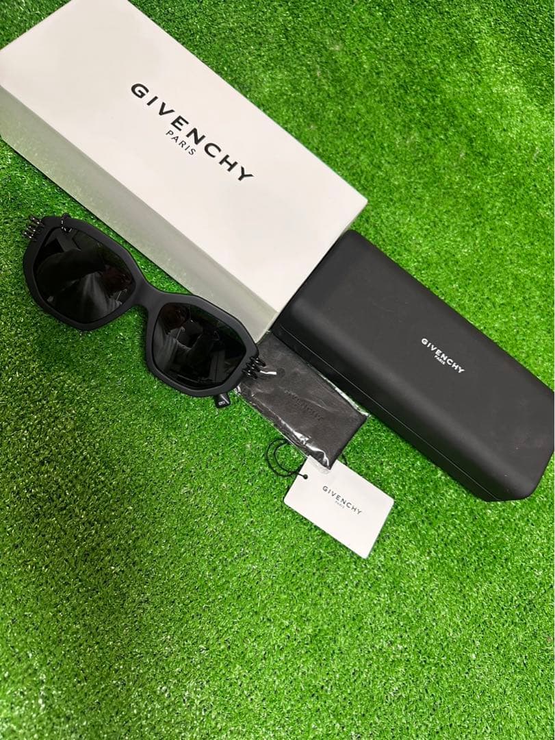 ジバンシー GIVENCHY ブラック サングラス ケース付き