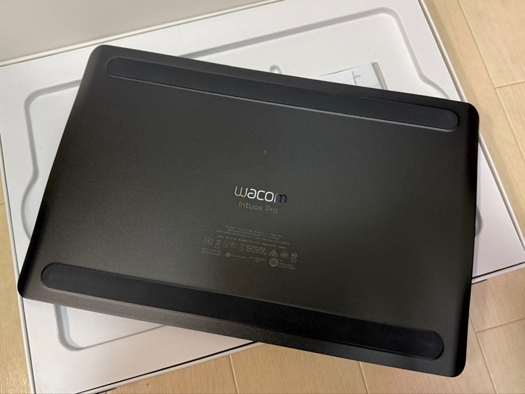 【美品】Wacom Intuos pro PTH-660 ペンタブ