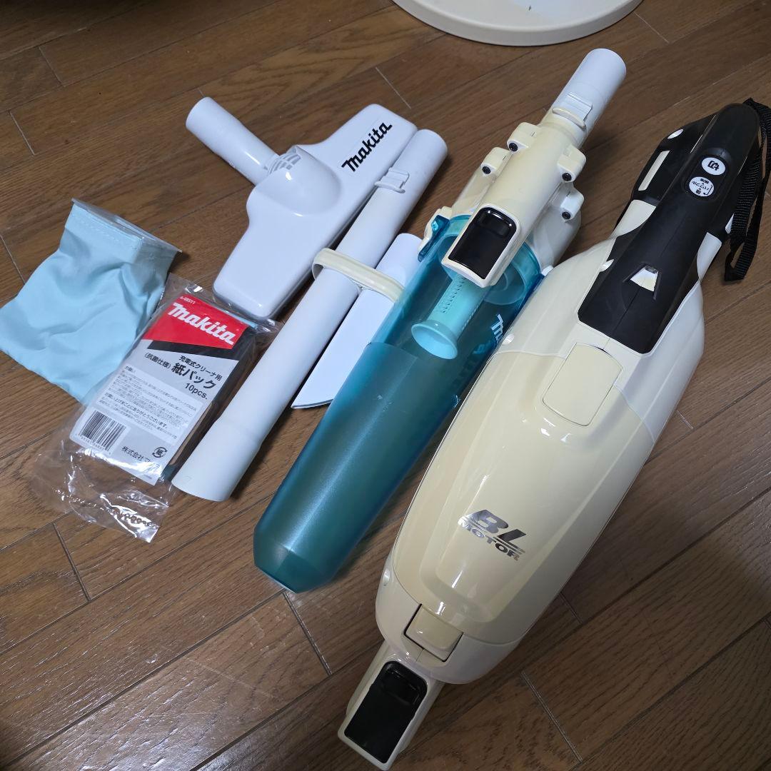 マキタ 18V充電式クリーナ(紙パック式)CL282FDZCW(本体のみ)