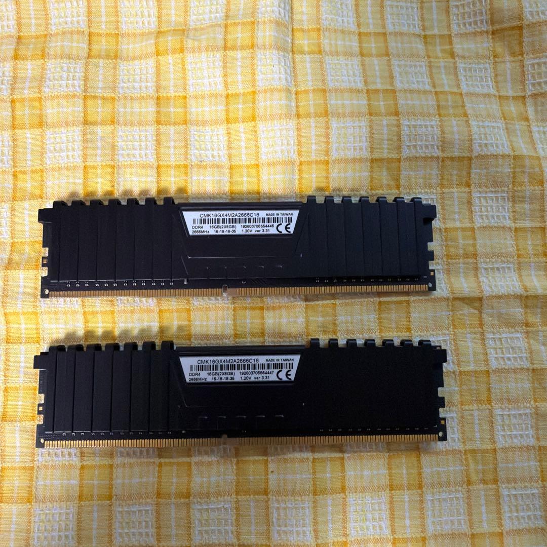 CORSAIR VENGEANCE DDR4 メモリ 16GB （8GB×2）