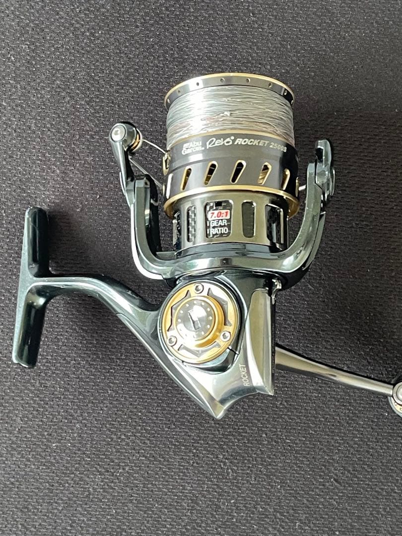 Revo ROCKET 2500S スピニングリール