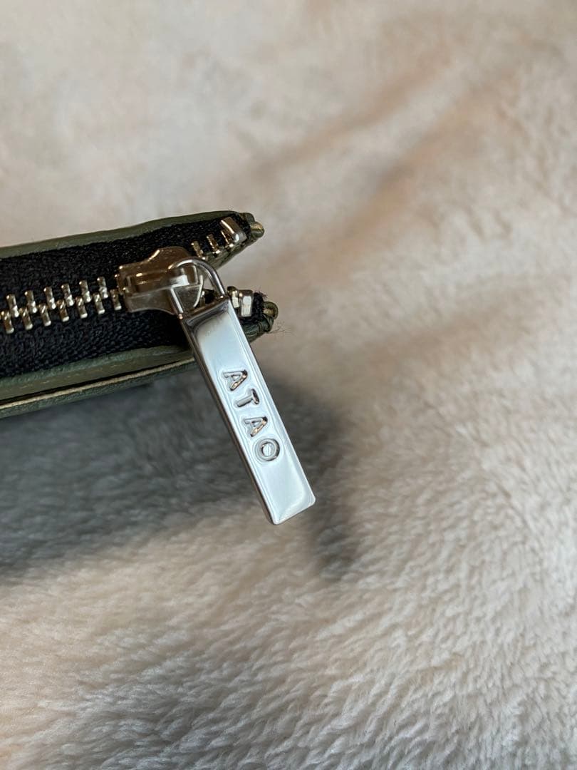 ATAO 二つ折り財布 オリーブグリーン クロサイ刺繍