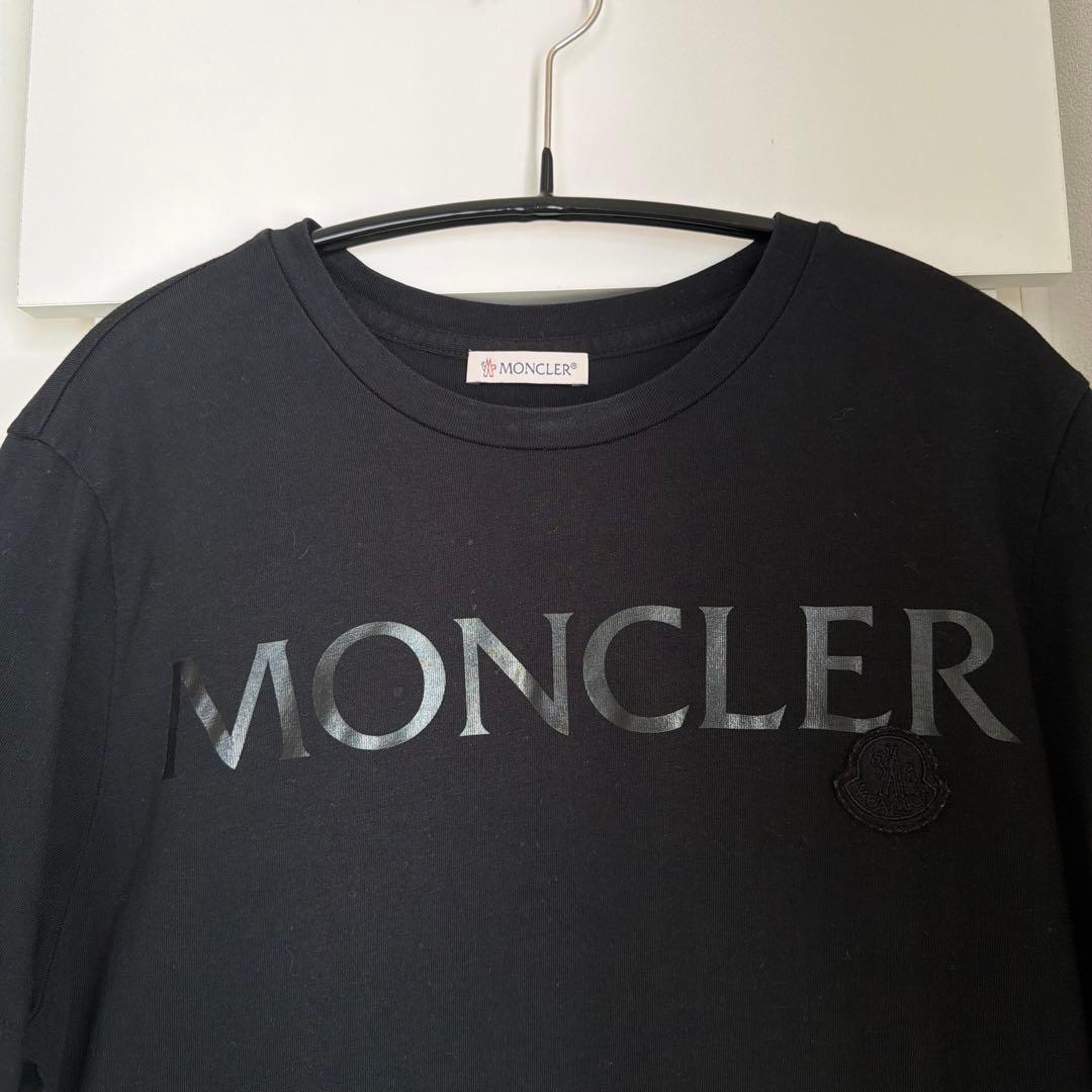 MONCLER ブラック Tシャツ ロゴプリント