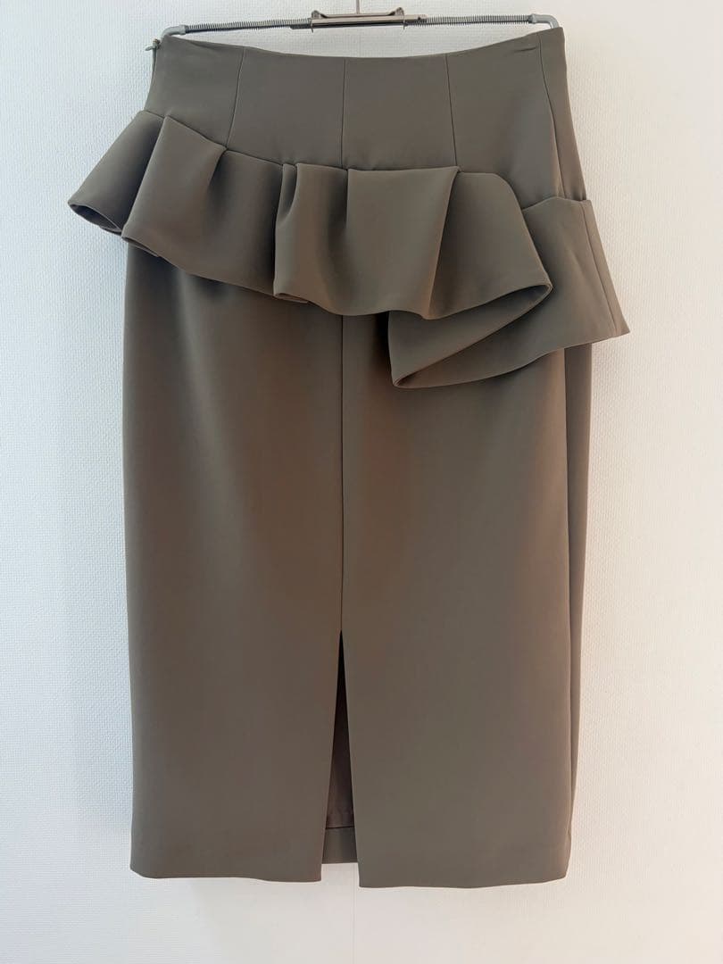 【美品】FIGARO Parisペプラムタイトスカート 38 カーキ