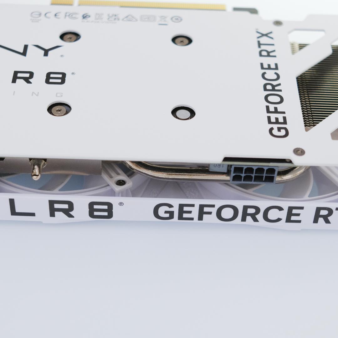 グラフィックボード・グラボ・ビデオカード PNY RTX 4060 8GB Gaming WHITE EDITION