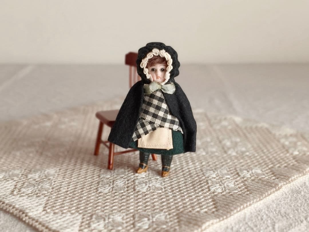 【チョコメルさま】antique doll ❀ ミニョネット チェック柄の女の子