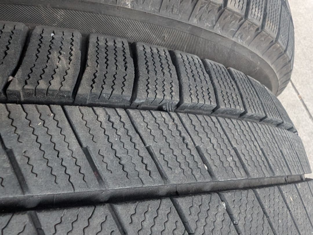 【22年製】225/60R17VRX3冬タイヤ2本