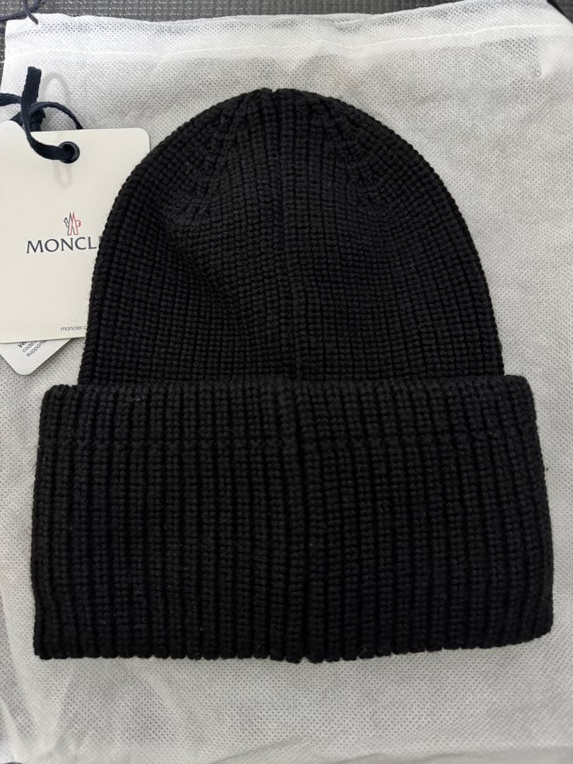 大幅値下げ！　MONCLER ブラック ニット帽 収納袋付き
