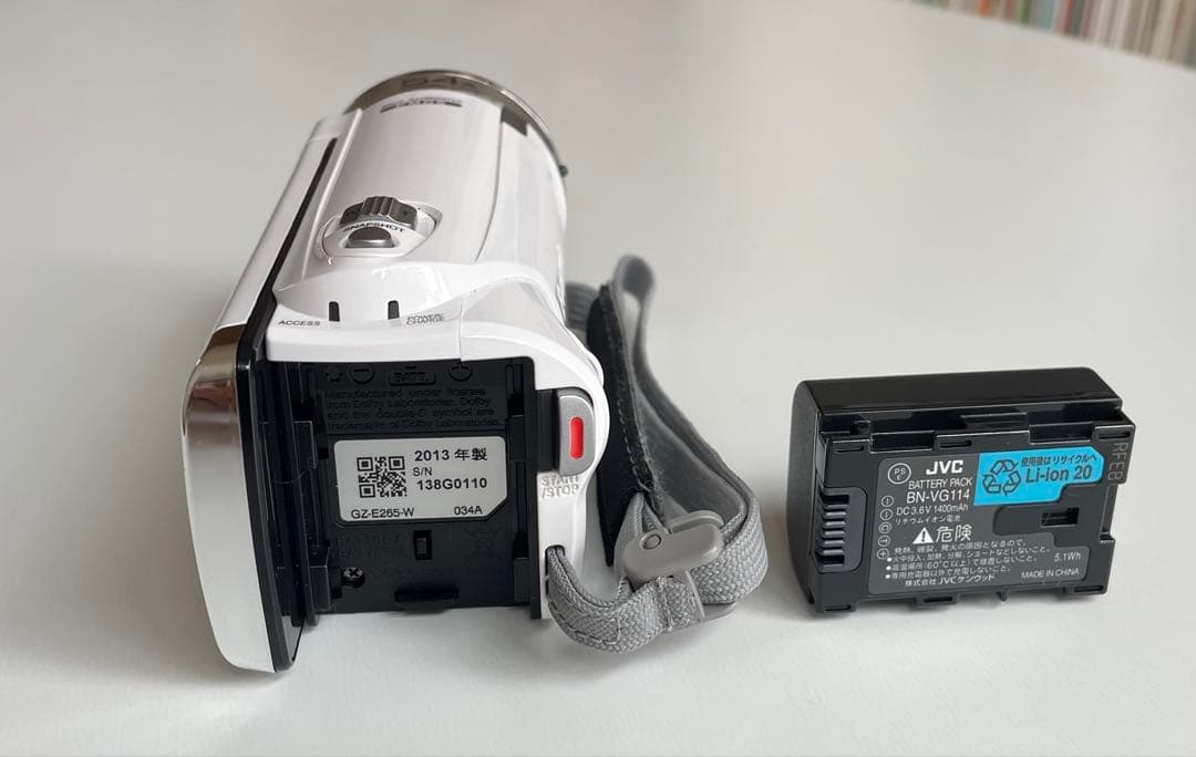 【通電確認済】JVC Victor Everio GZ-E265-Wビデオカメラ