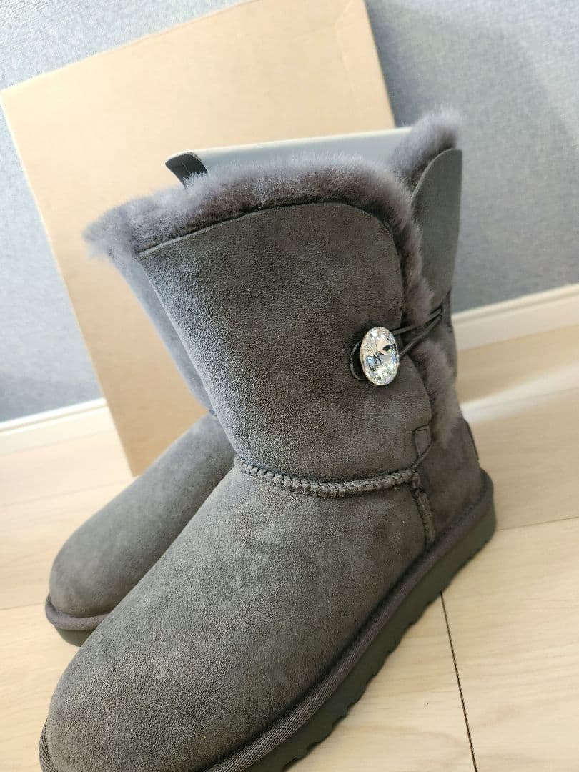 新品 UGG BAILEY Button スワロフスキー ベイリーボタン 8