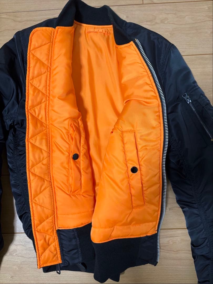 【ALPHA INDUSTRIES】　アルファ MA-1 Mサイズ