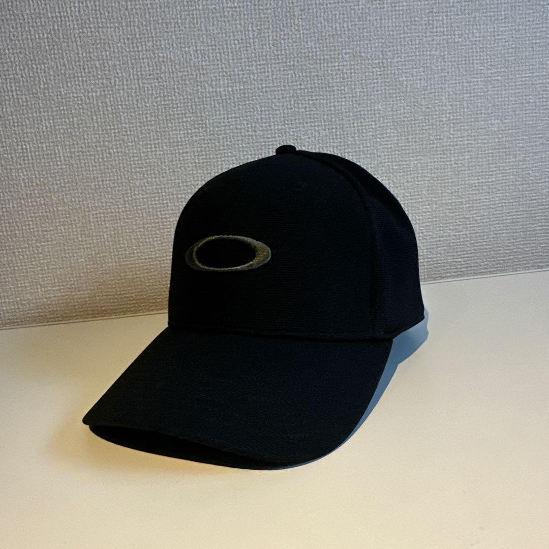 OAKLEY ブラックキャップ　シンプルデザイン フリーサイズ