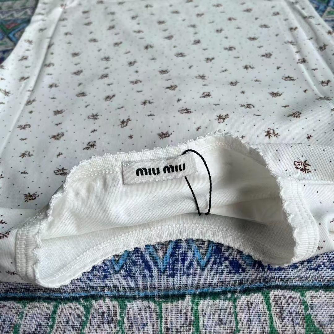 Miu Miu ホワイトTシャツ