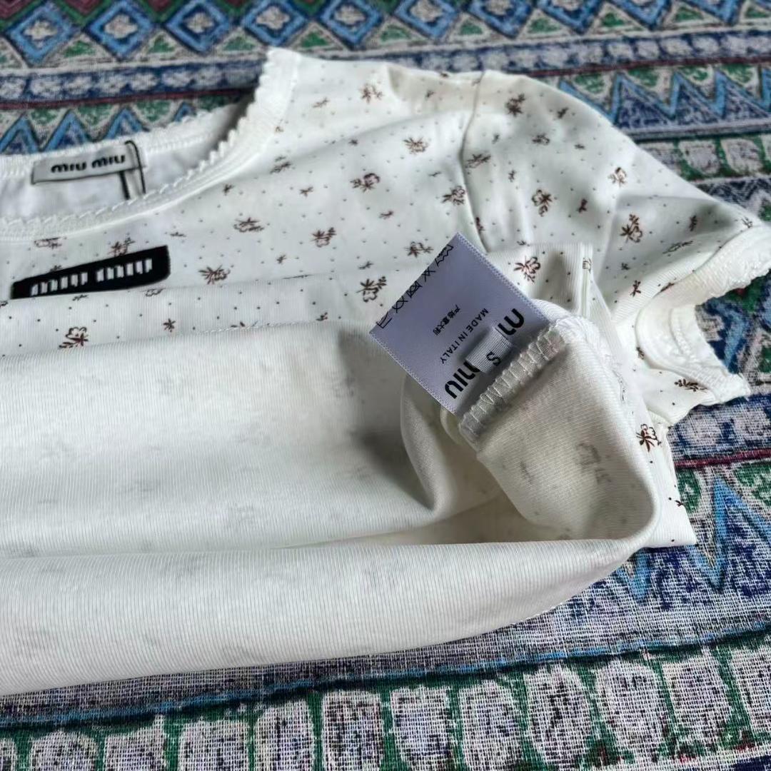 Miu Miu ホワイトTシャツ