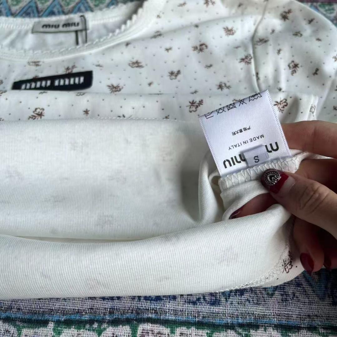 Miu Miu ホワイトTシャツ