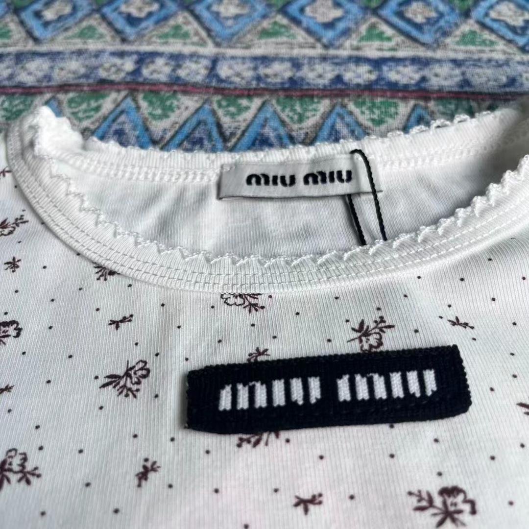 Miu Miu ホワイトTシャツ